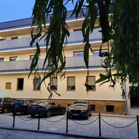 Eliasz アパート *